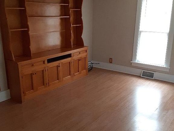 4th image of 609 E Battell St
