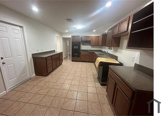 5th image of 704 Clebud Dr