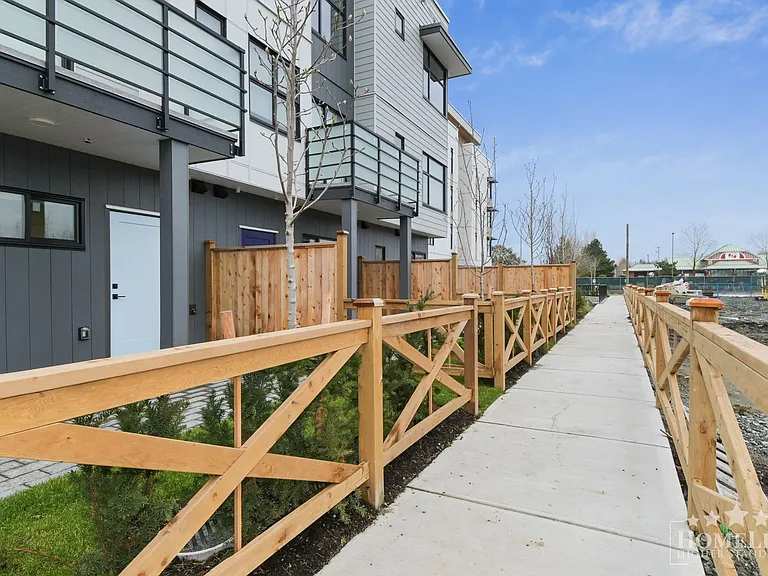177 175a St #19 — Photo 25