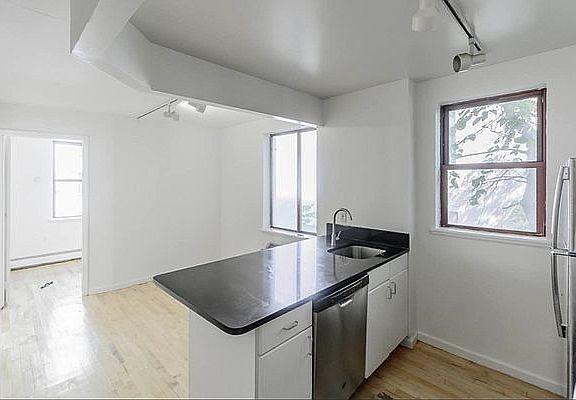 2nd image of 190 E 7th St APT 214