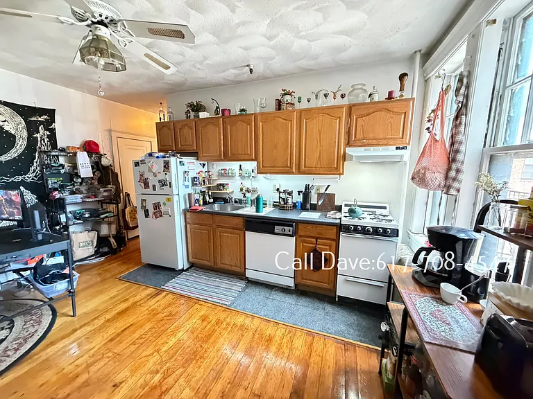 72 Strathmore Rd #4B — Photo 2