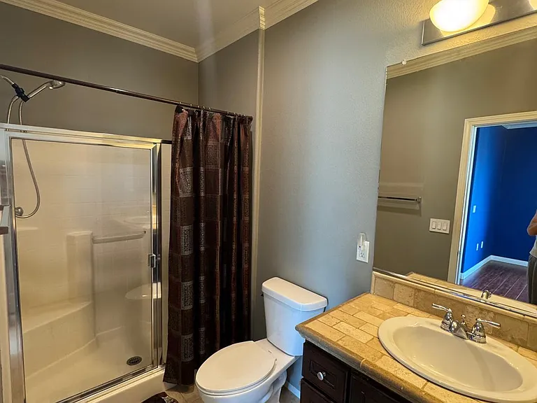 MASTER BEDROOM BATHROOM