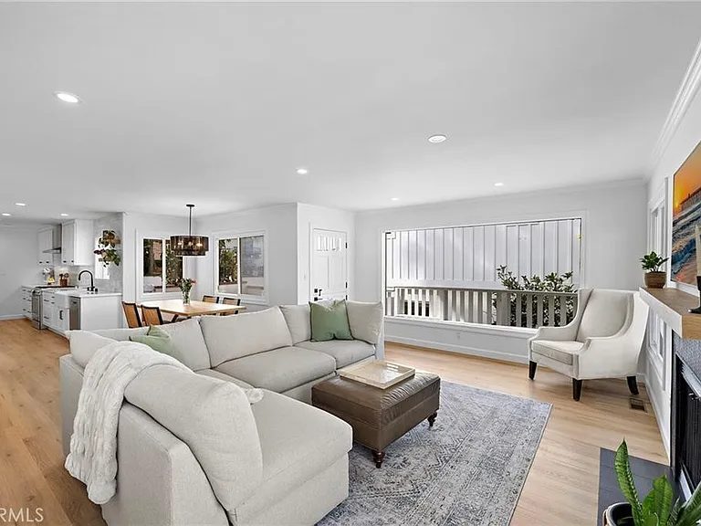 226 La Jolla Dr — Photo 13