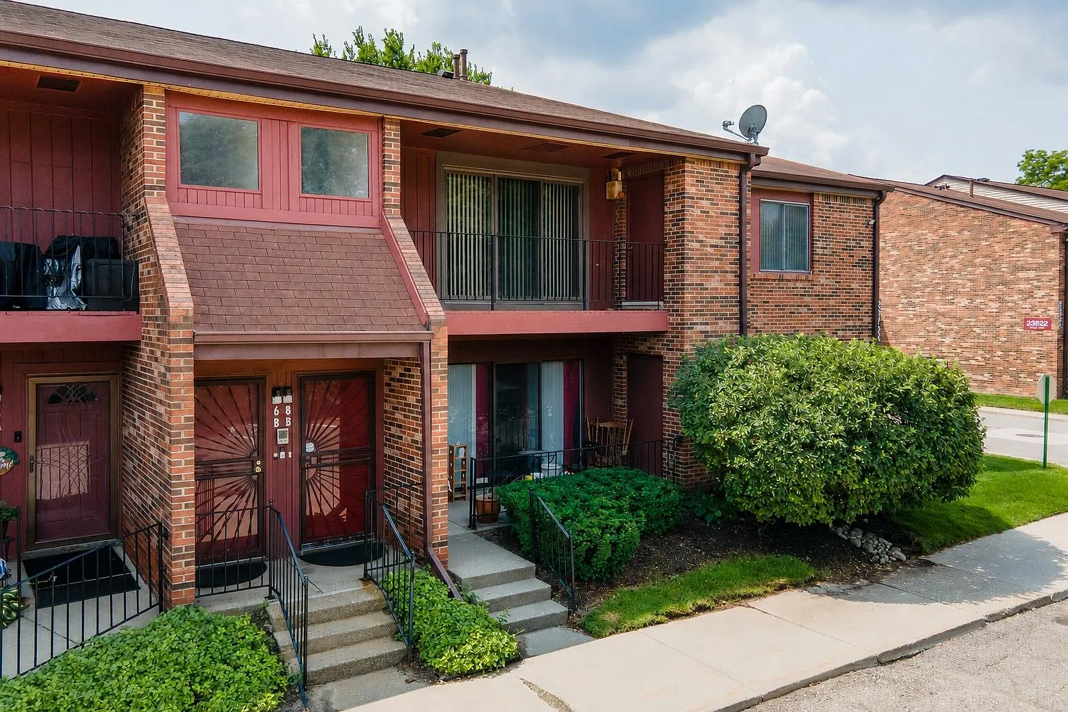 2 bed, 1.0 bath, 1072 sqft, $1,200 — Photo 1