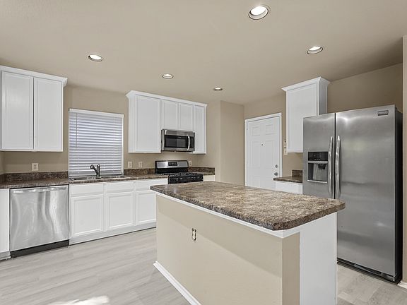 4th image of 1113 Charlotte Dr