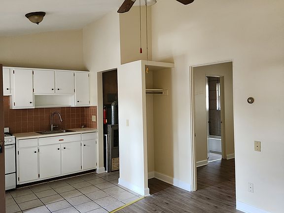 3rd image of 796 W Market St APT B