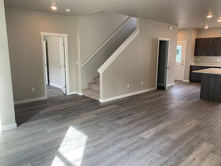 668 E St — Photo 14