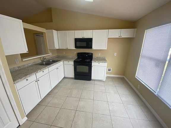 3rd image of 531 Oak Branch Cir