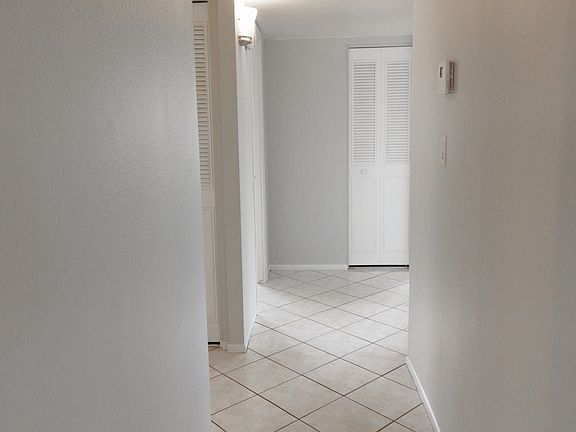 4th image of 1621 N 54th Ave