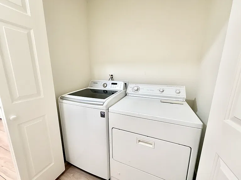 8221 Grassy Point Cir — Photo 17