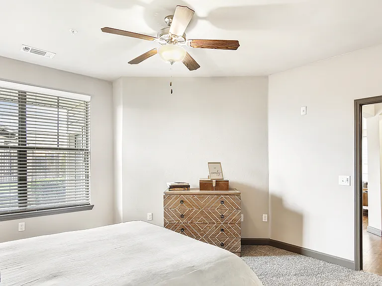 Wellington Grande Apartment Homes — Photo 9