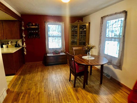 2nd image of 305 S Hendren Ave