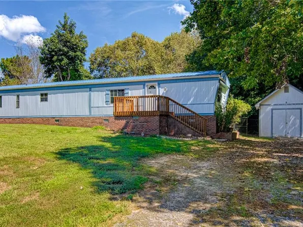 214 Brencomb Dr, Winston Salem, NC 27107