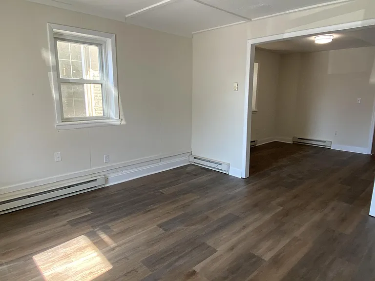313 E Main St — Photo 1