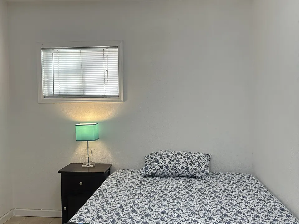 843 Dwight Ave