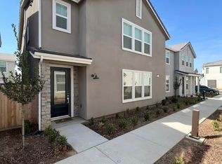 2833 E Teaberry Dr, Fresno, CA 93730