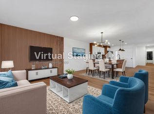 1420 W 16a St NE, Calgary, AB T2E4T7