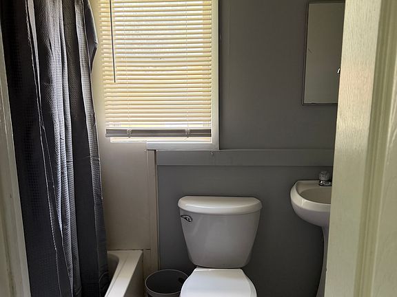 3rd image of 517 Vickerstaff St