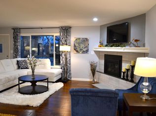 S59W22395 Glengarry Rd, Town of waukesha, WI 53189