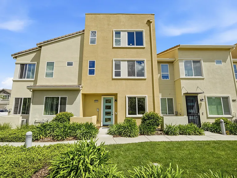 3818 E Commerce Way — Photo 45