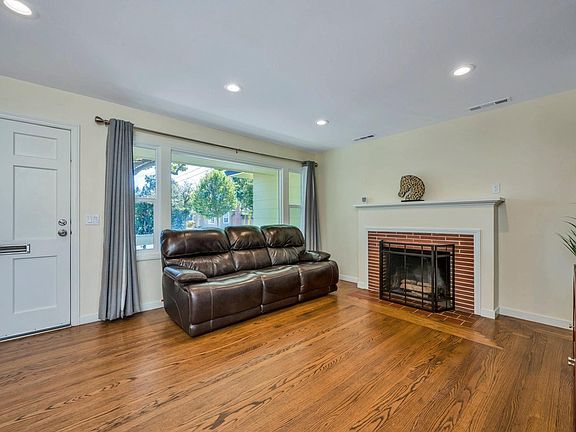 5th image of 543 Clement Avenue