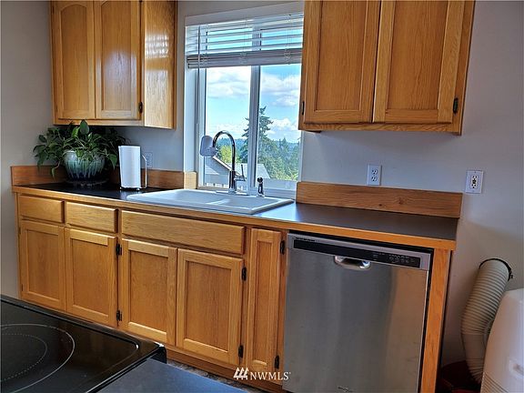4th image of 1330 Winston Dr