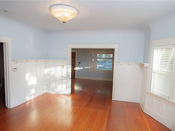 4th image of 825 West Broadway