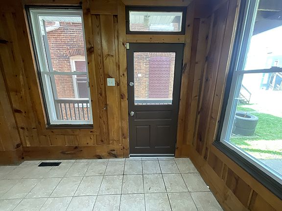 4th image of 233 W Jackson St #A