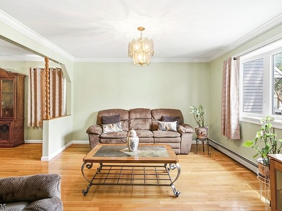 3rd image of 141 Walnut St