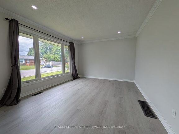 3rd image of 21 Parkdale Dr #A