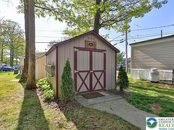 5th image of 372 Black Oak Ln