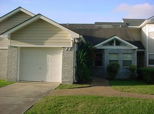77 Lake Lynn Dr, Harvey, LA 70058