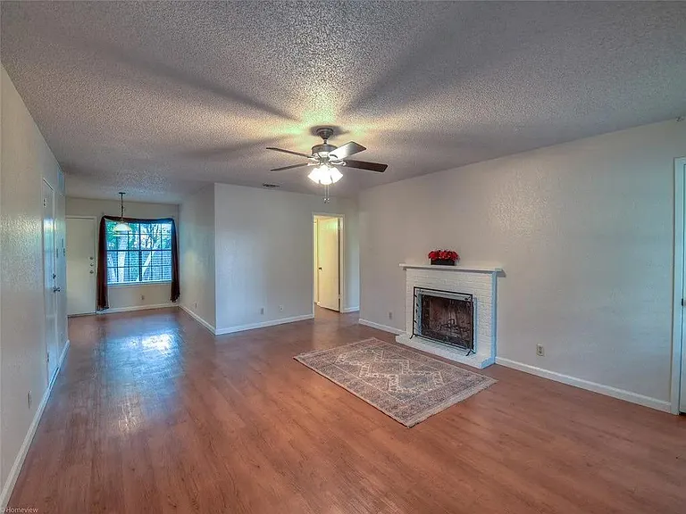 601 Algerita Dr #B — Photo 4