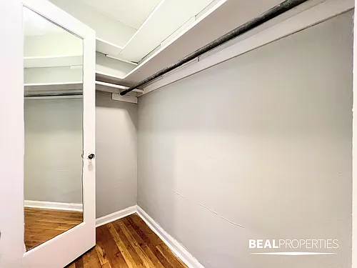 837 West Wolfram Street Photo 1