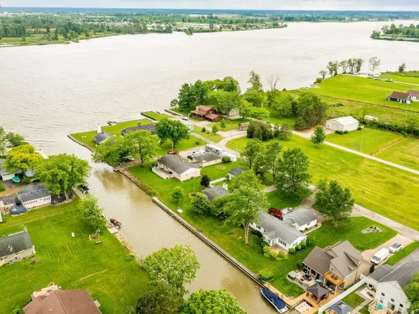 141 S Nancy Dr, Port Clinton, OH 43452