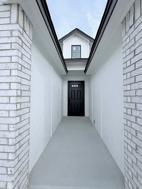 4 bed, 2000 sqft, $2,750 — Photo 2