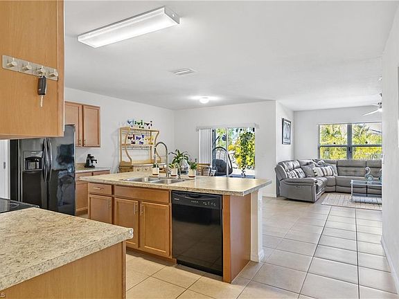 4th image of 209 NW 10th Ter