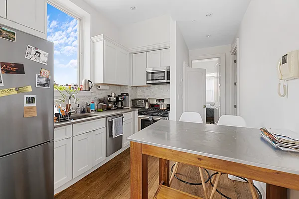 Rented by REAL New York | media 10