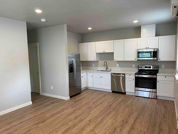 Full size kitchen