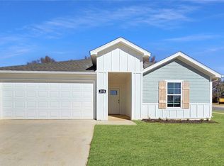 1328 Bates St, Gentry, AR 72734