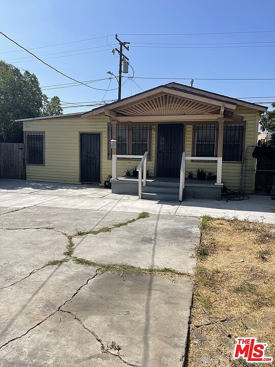 2nd image of 1054 W 87th St