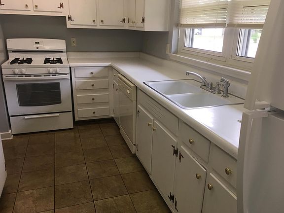 3rd image of 5619 Apricot Dr