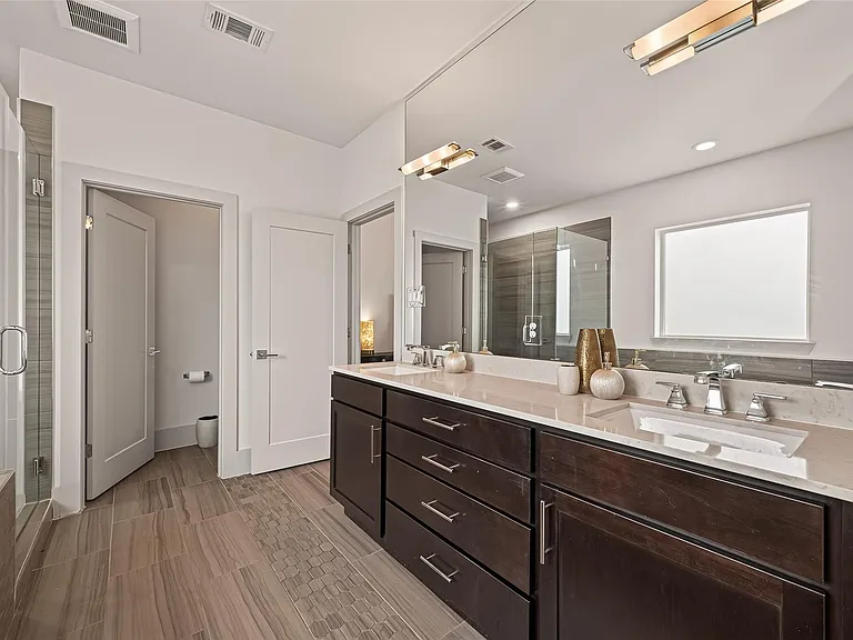 1604 Ovid St #B — Photo 38