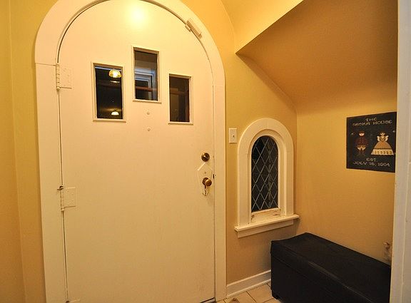 2nd image of 319 W Calhoun St