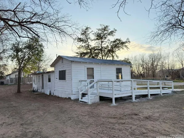 801 Fifth, Natalia, TX 78059