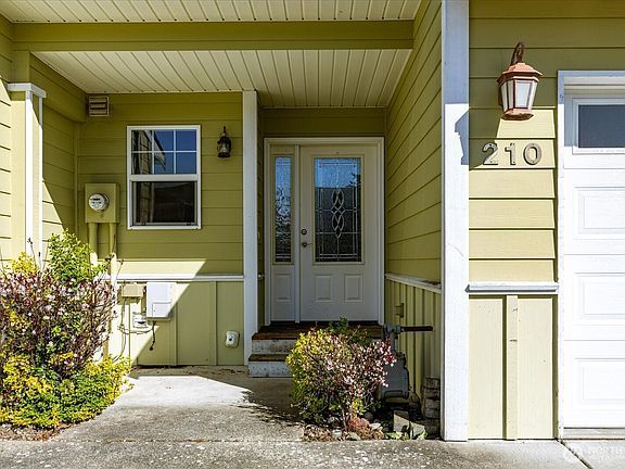 2nd image of 210 NE Melrose Drive