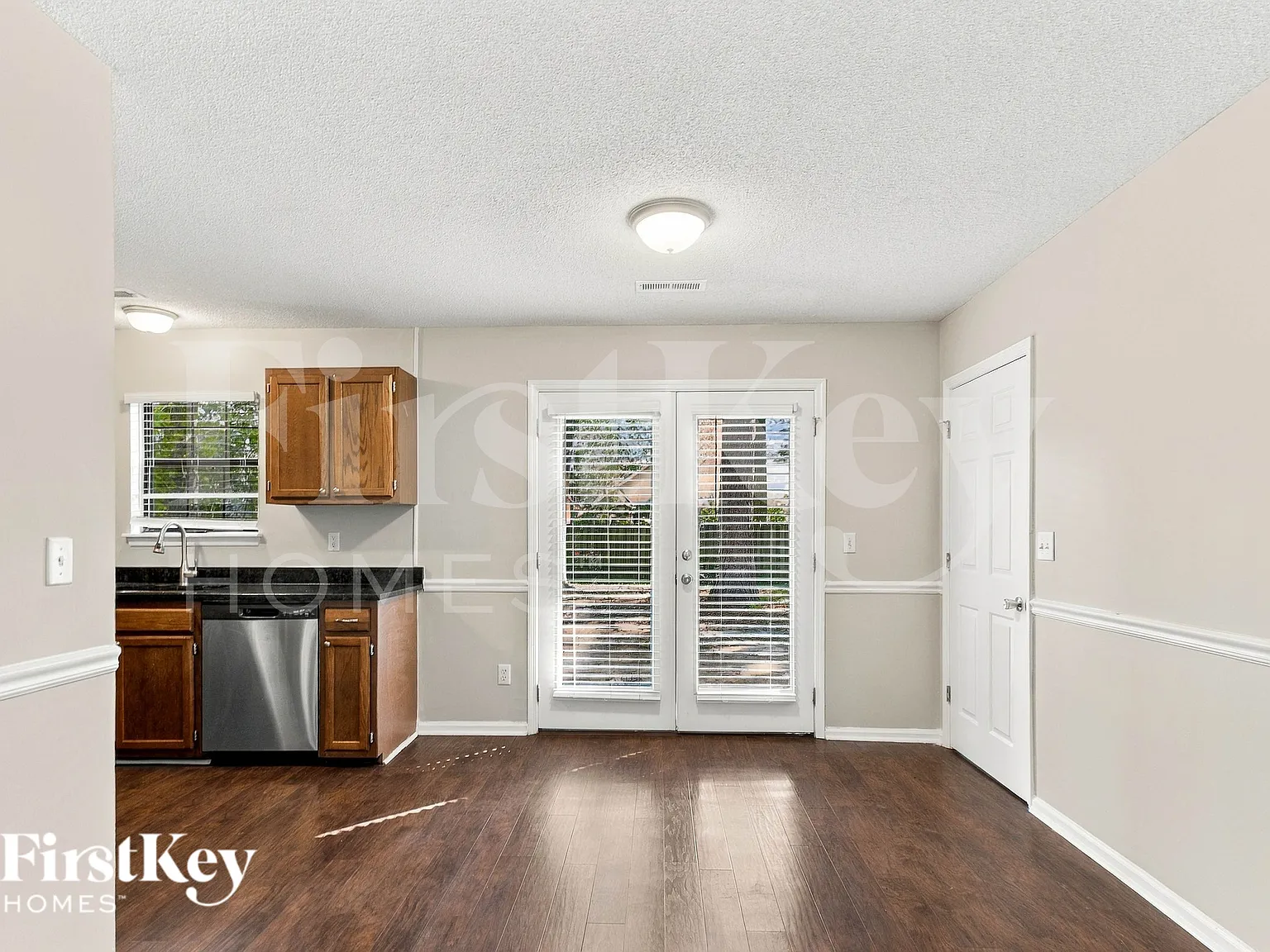 3 bed, 2.0 bath, 1700 sqft, $2,300 — Photo 4