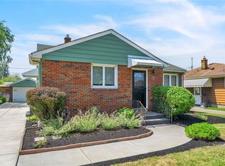 18 Cathedral Ln, Buffalo, NY