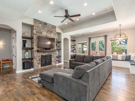 3rd image of 1936 Sagebrush Dr