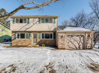 5806 Briarwood Dr, Crystal Lake, IL 60014